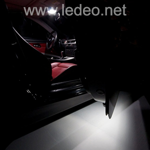 2 ampoules à LED éclairage  des bas de porte pour  BMW  série 1 E81 E82  E87  E88